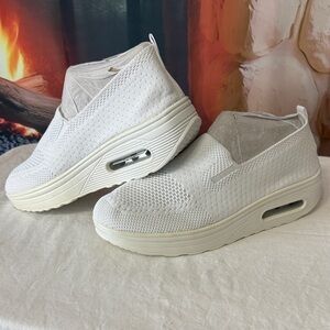 Elegant White Slip-On Women's Sneakers